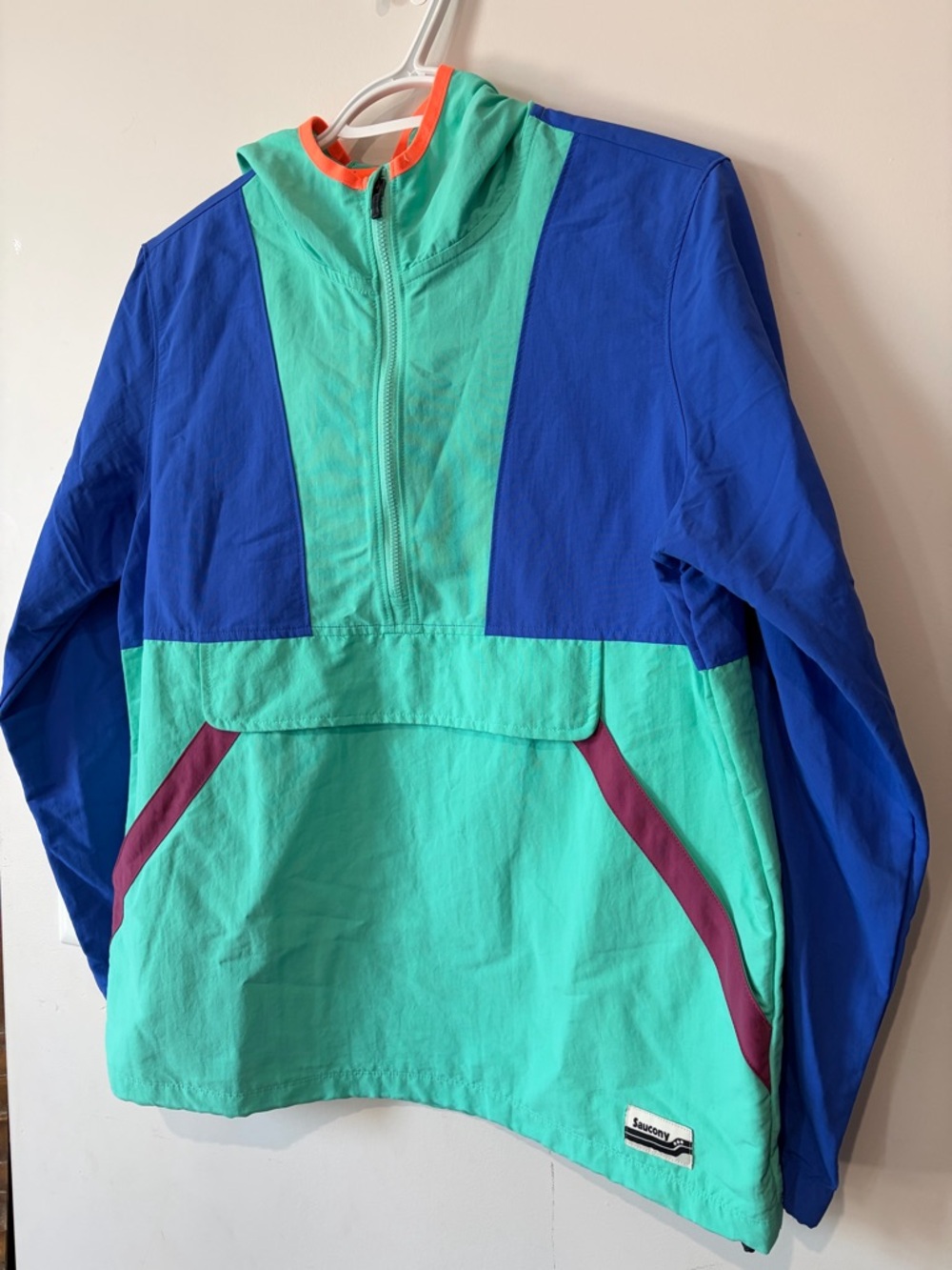 Colourful women’s Saucony lightweight anorak coat